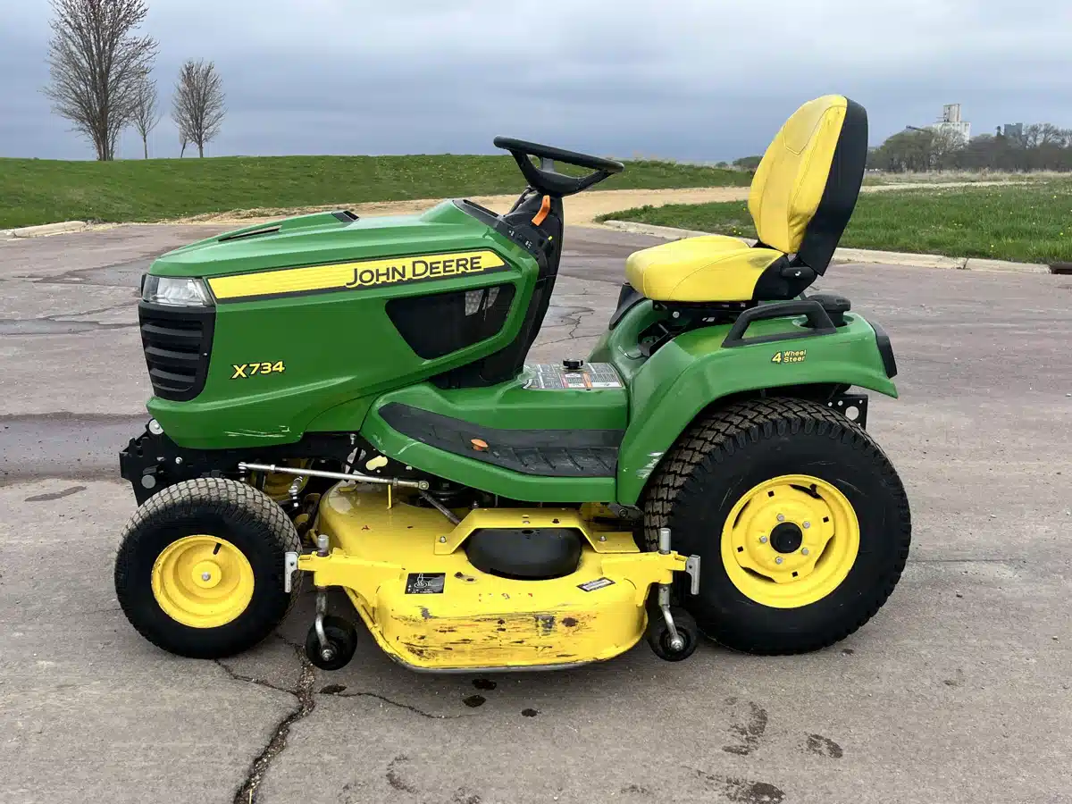 Gallery image 1 for Used 2017 John Deere X734 Lawn Tractor