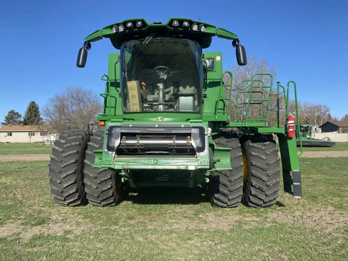 Gallery image 2 for Used 2023 John Deere S780 Combine