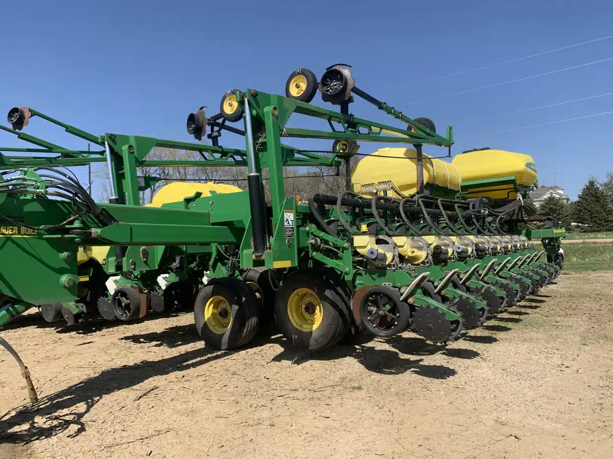 Gallery image 1 for Used 2009 John Deere DB60 Planter