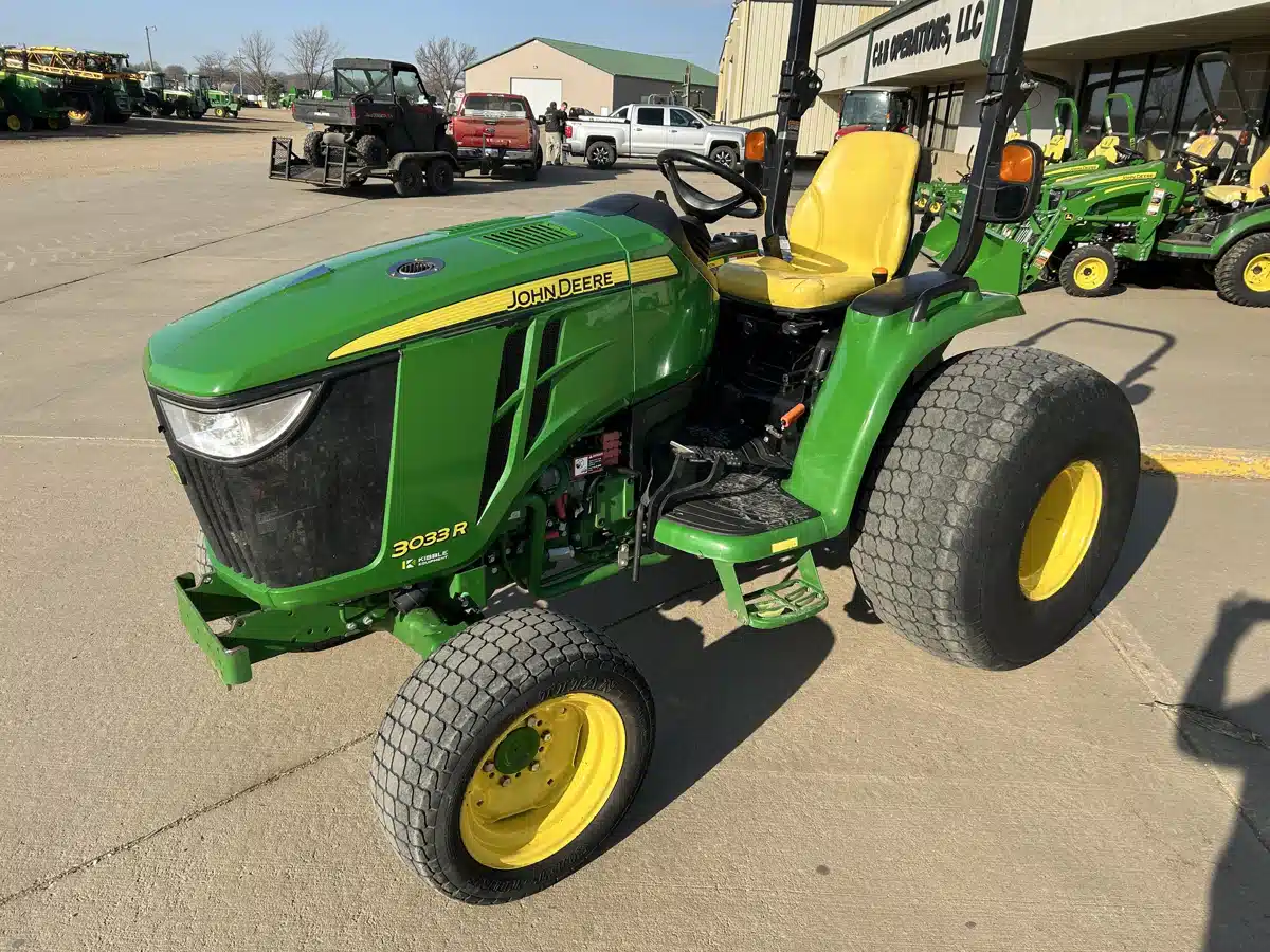 Gallery image 1 for Used 2017 John Deere 3033R Tractor