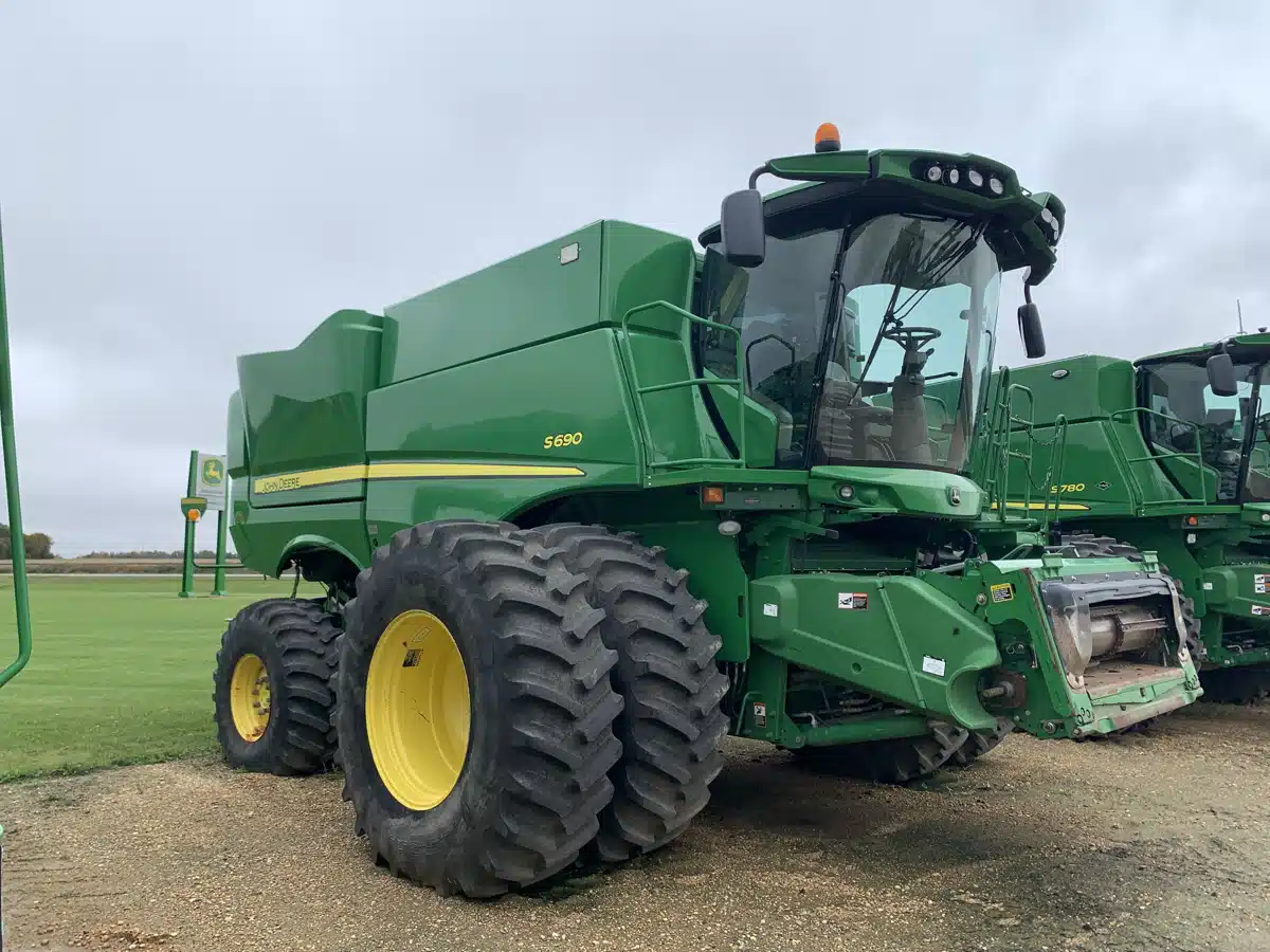 Gallery image 1 for Used 2014 John Deere S690 Combine