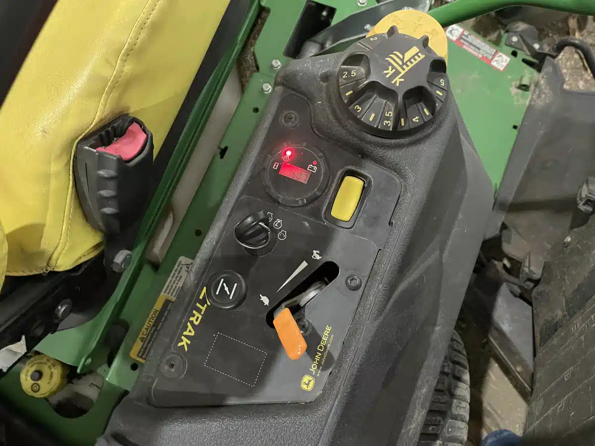 Gallery image 2 for Used 2021 John Deere Z740R Mower - Zero Turn