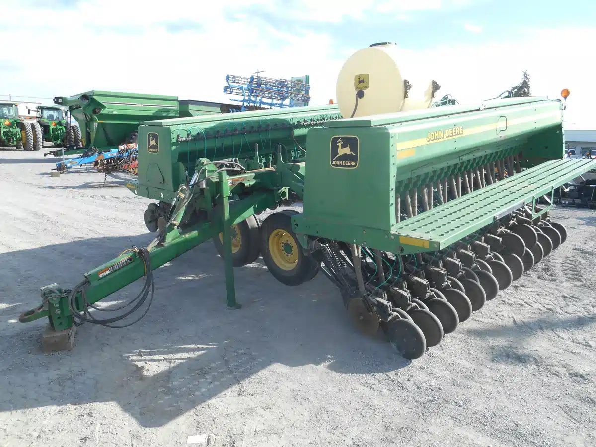 Gallery image 2 for Used 1999 John Deere 455 Drill