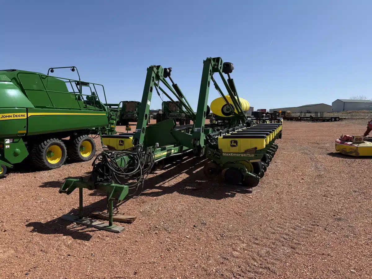 Gallery image 1 for Used 2004 John Deere 1770 Planter