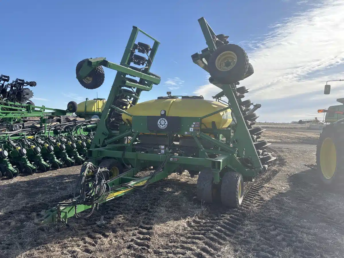 Gallery image 1 for Used 2003 John Deere 1690 Air Drill
