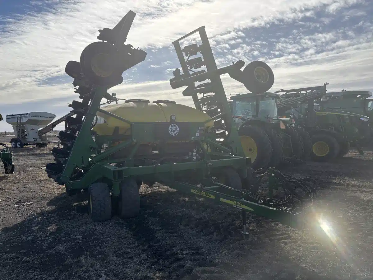 Gallery image 2 for Used 2003 John Deere 1690 Air Drill