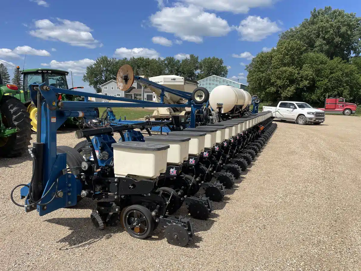 Gallery image 1 for Used 2009 Kinze 3700 Planter