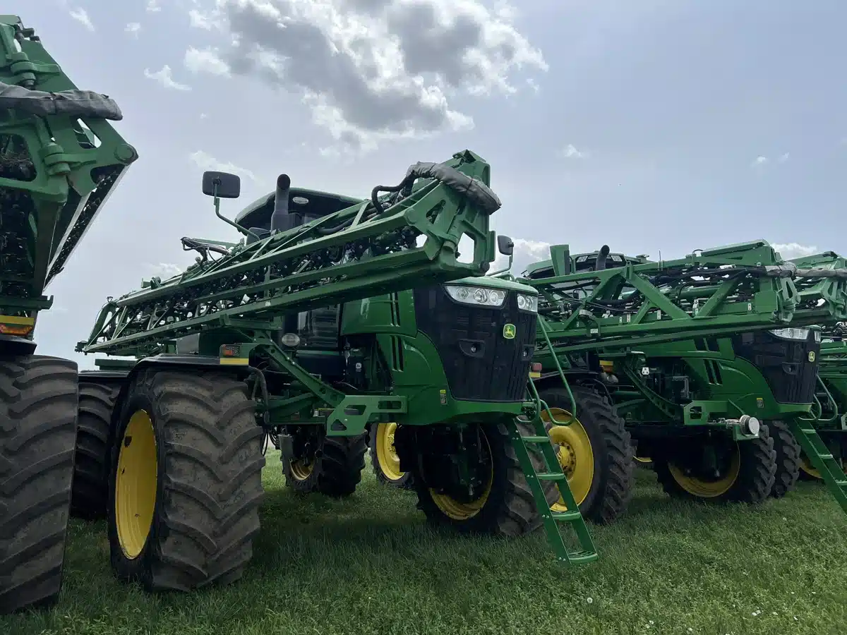 Gallery image 1 for Used 2019 John Deere R4045 Sprayer - Self Propelled