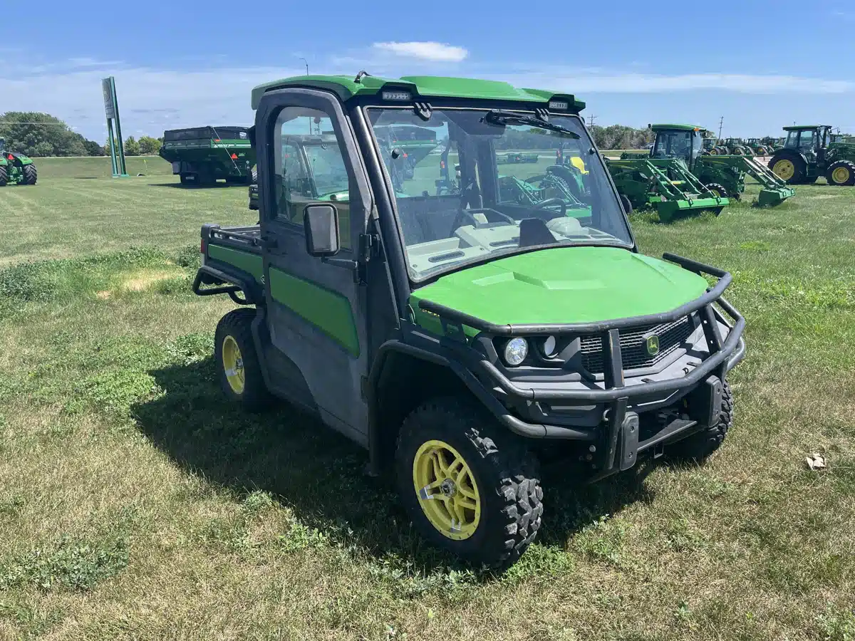 Gallery image 2 for Used 2021 John Deere XUV 835R Utility Vehicle