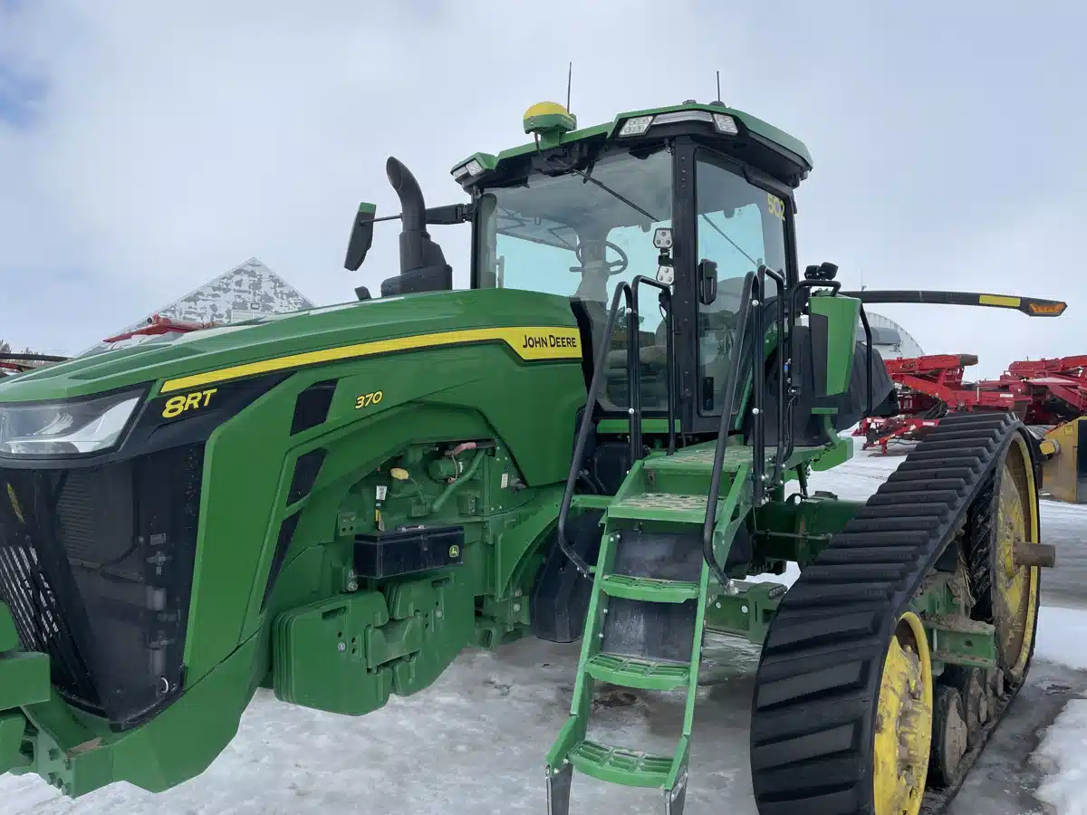 Gallery image 2 for Used 2022 John Deere 8RT 370 Tractor