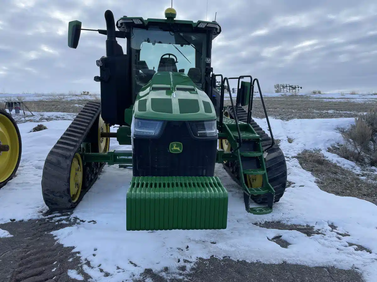 Gallery image 2 for Used 2022 John Deere 8RT 370 Tractor