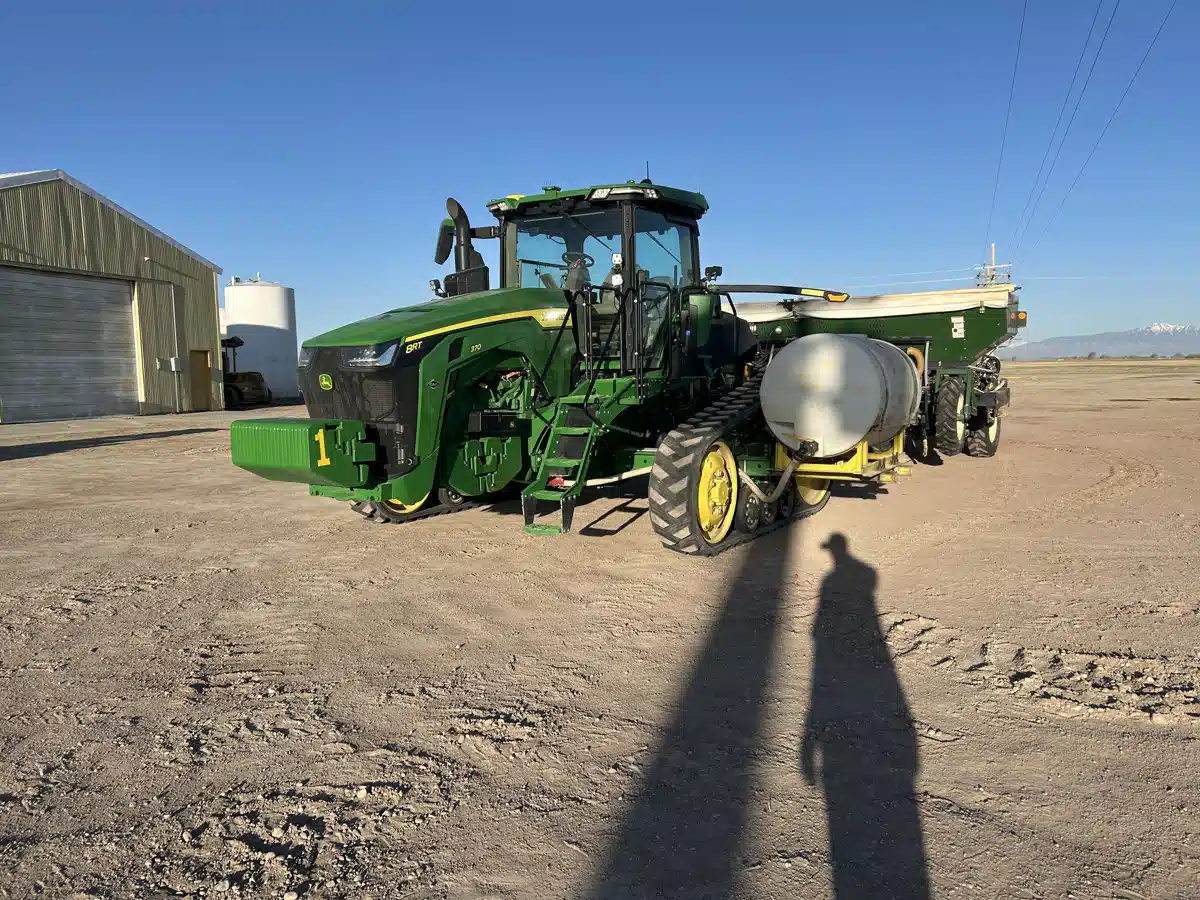 Gallery image 1 for Used 2022 John Deere 8RT 370 Tractor
