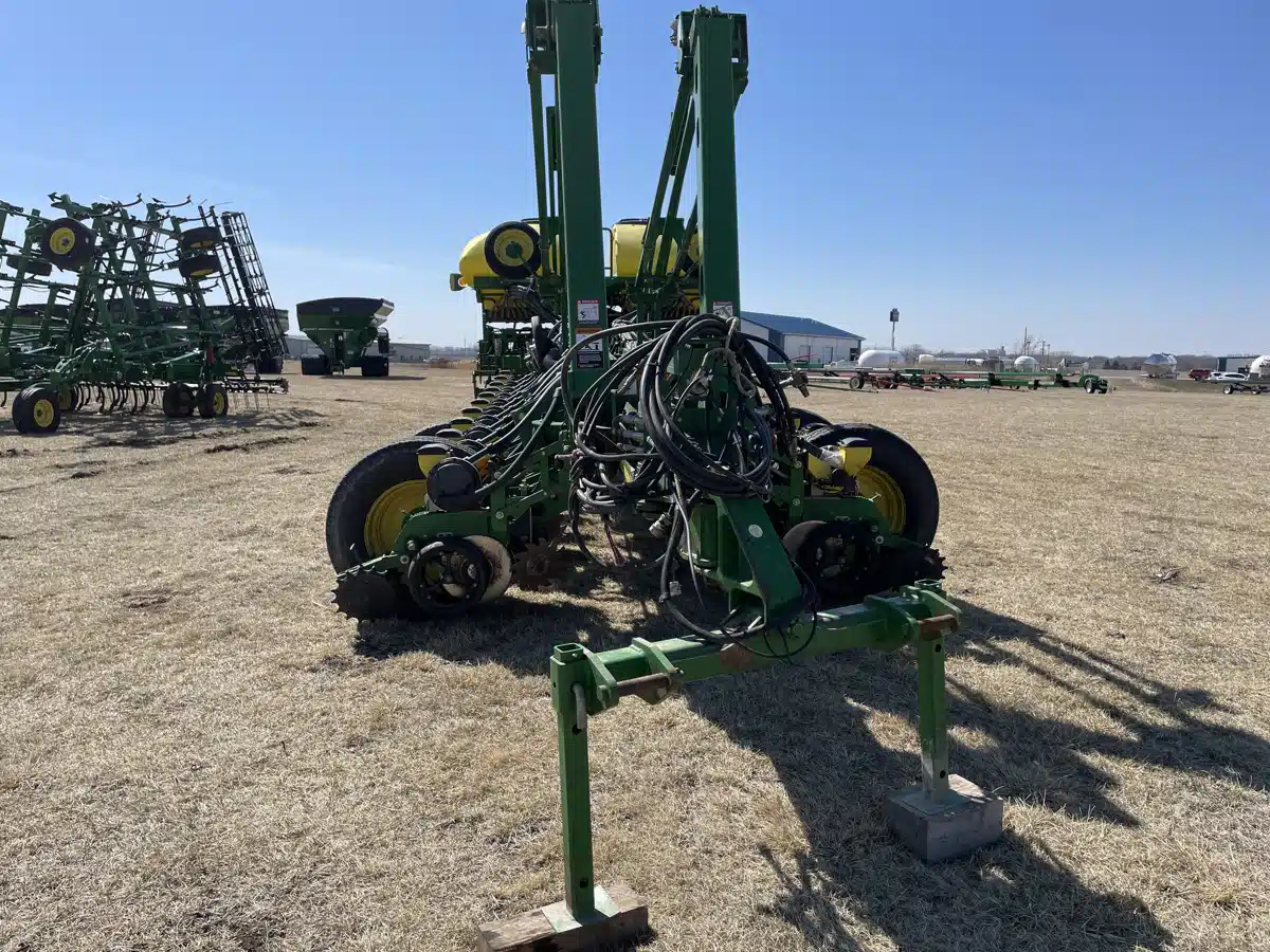 Gallery image 2 for Used 2011 John Deere 1770NT CCS Planter