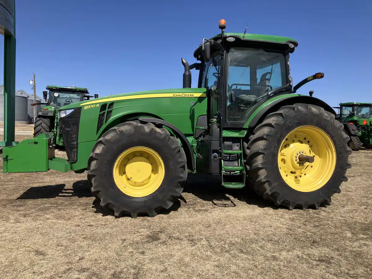 Gallery image 2 for Used 2016 John Deere 8370R Tractor