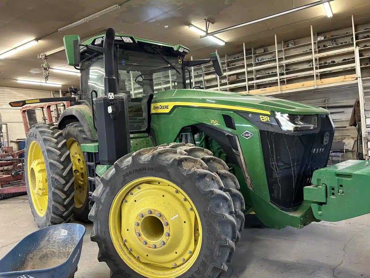 Gallery image 1 for Used 2022 John Deere 8R 250 Tractor