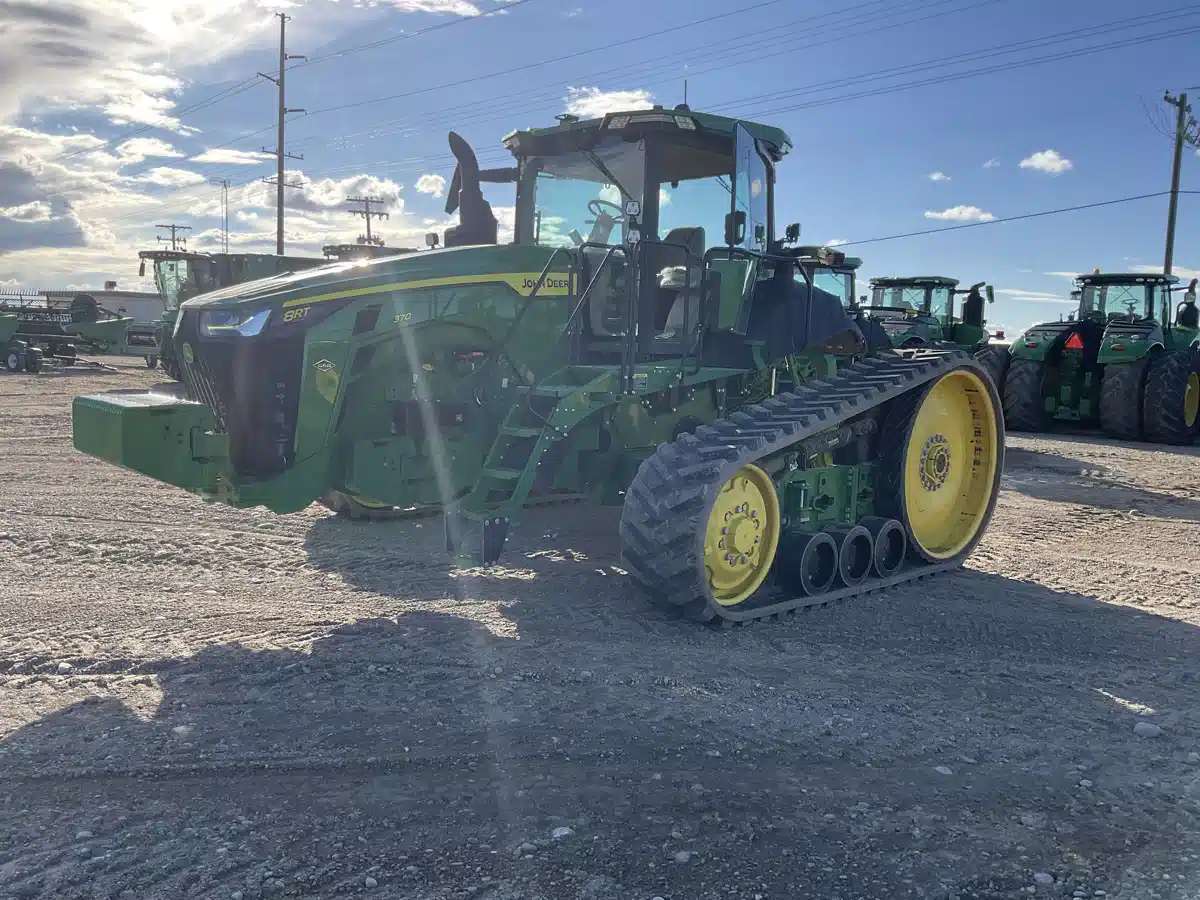 Gallery image 2 for Used 2022 John Deere 8RT 370 Tractor