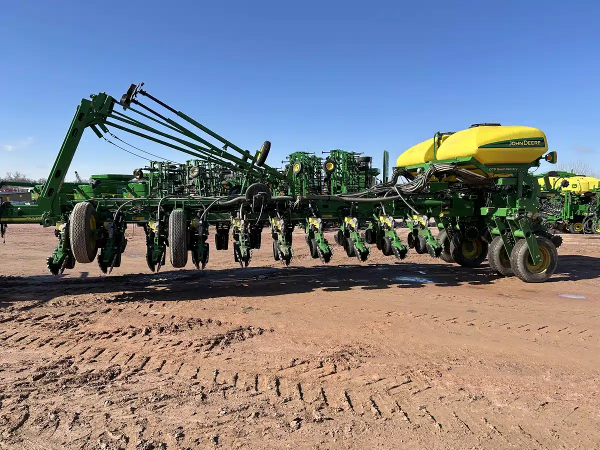 Gallery image 1 for Used 2013 John Deere 1770NT CCS Planter