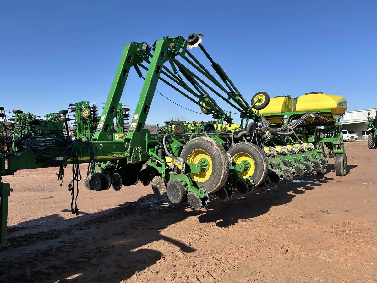 Gallery image 2 for Used 2013 John Deere 1770NT CCS Planter