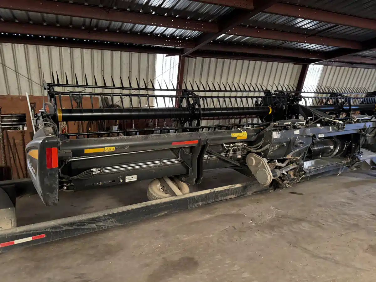 Gallery image 2 for Used 2013 MacDon FD75 Header - Flex Draper
