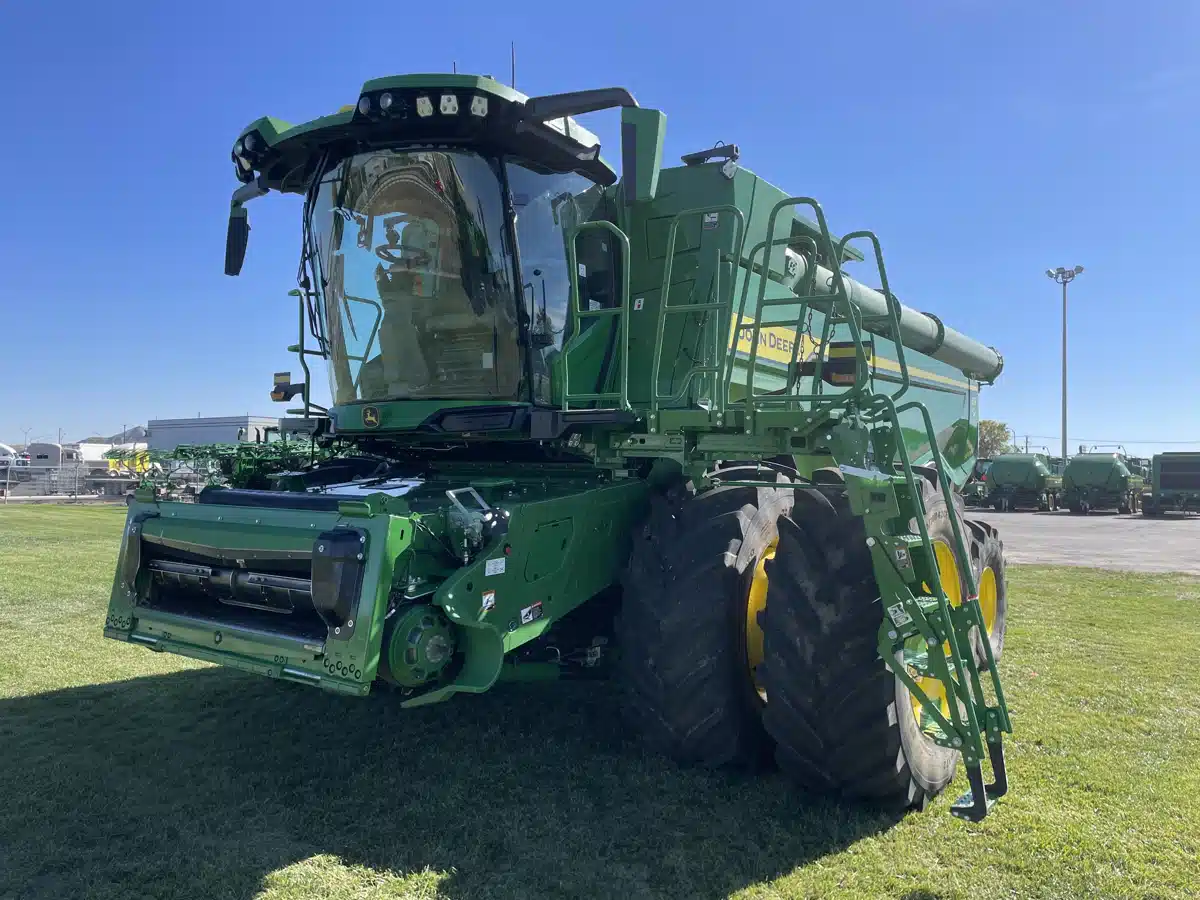 Gallery image 1 for Used 2024 John Deere X9 1000 Combine