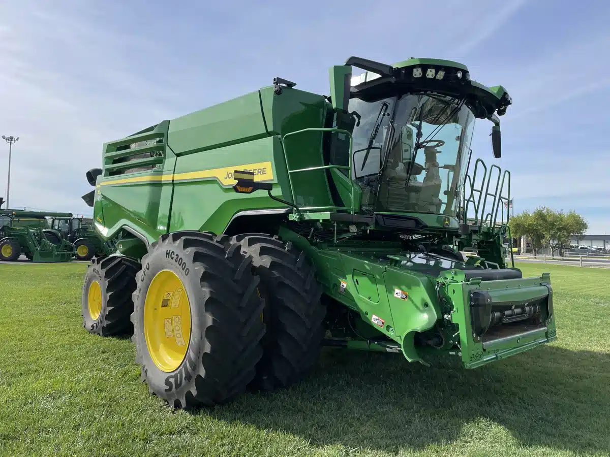 Gallery image 2 for Used 2024 John Deere X9 1000 Combine