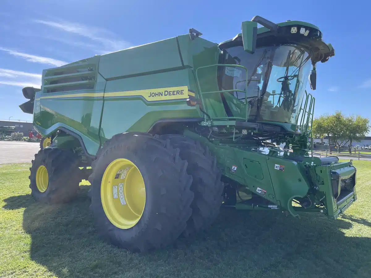 Gallery image 2 for Used 2024 John Deere X9 1000 Combine