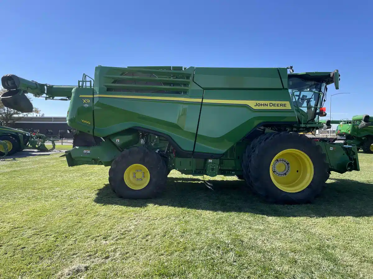 Gallery image 1 for Used 2024 John Deere X9 1000 Combine