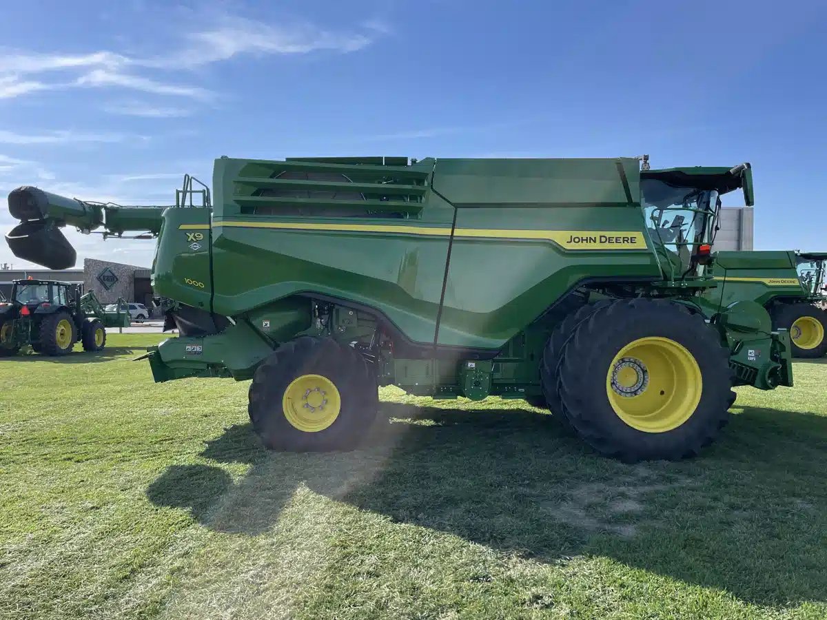 Gallery image 1 for Used 2024 John Deere X9 1000 Combine