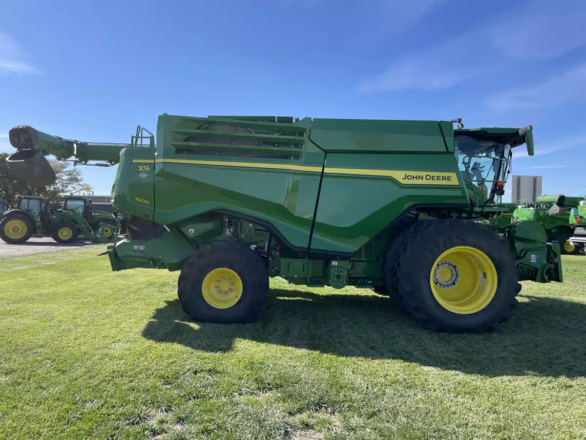 Gallery image 1 for Used 2024 John Deere X9 1000 Combine