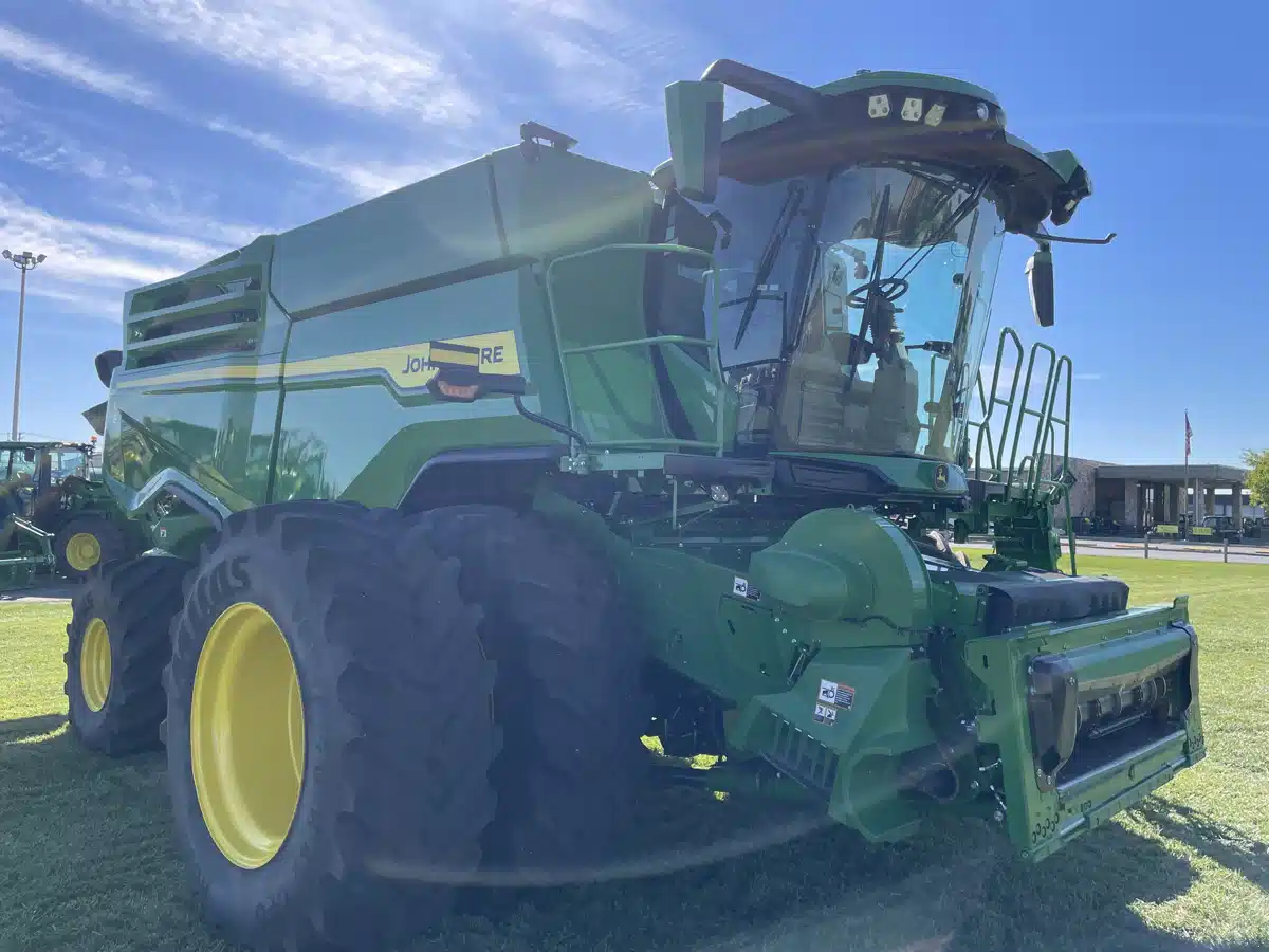 Gallery image 2 for Used 2024 John Deere X9 1000 Combine