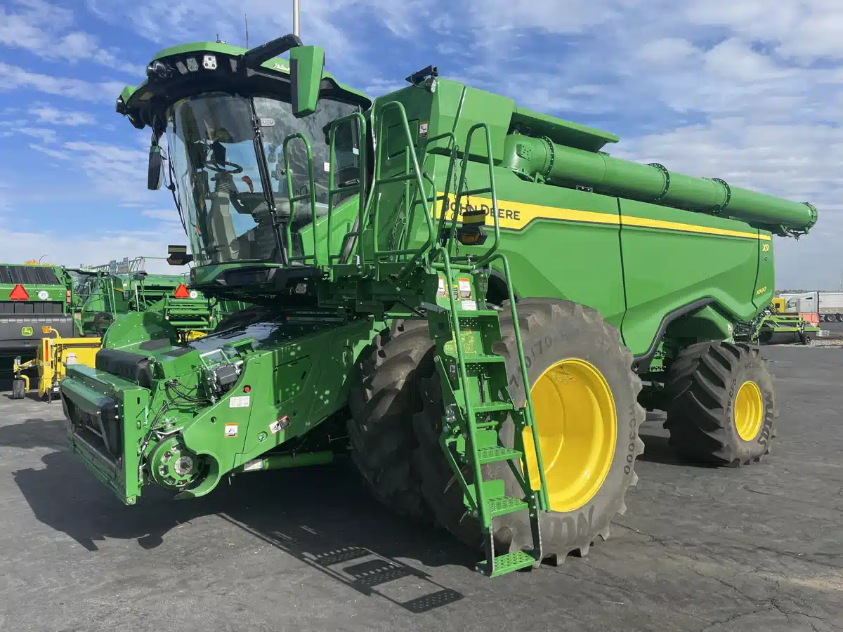 Gallery image 2 for Used 2024 John Deere X9 1000 Combine