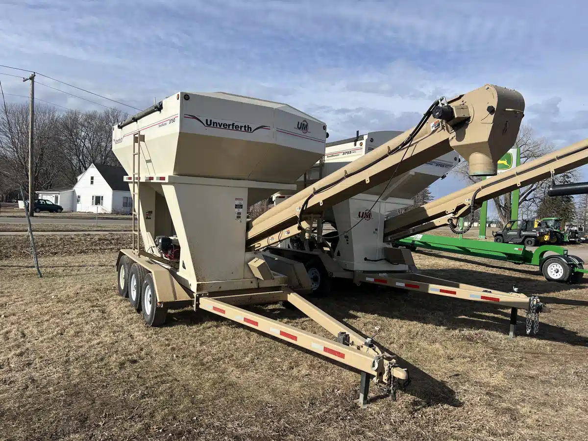 Gallery image 1 for Used 2013 Unverferth 3750 Tender