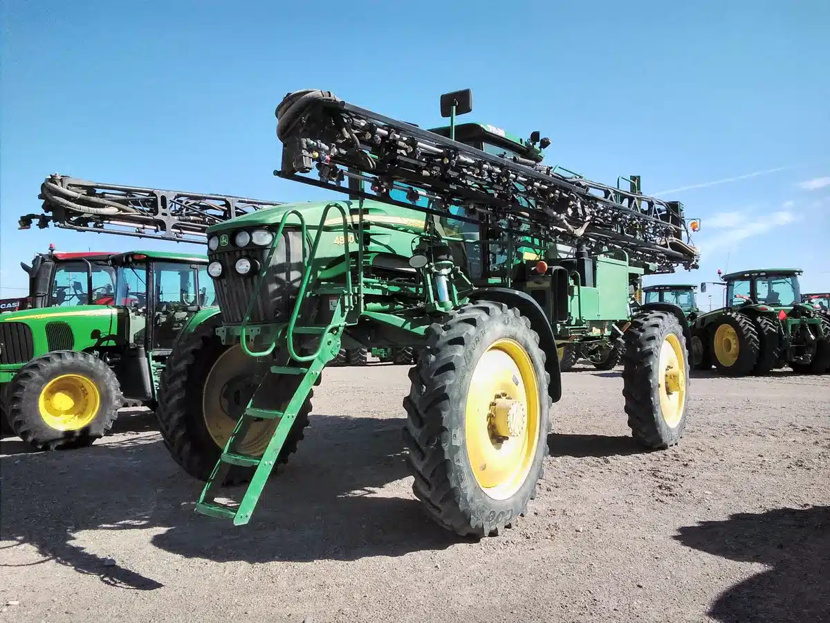 Gallery image 2 for Used 2013 John Deere 4830 Sprayer - Self Propelled
