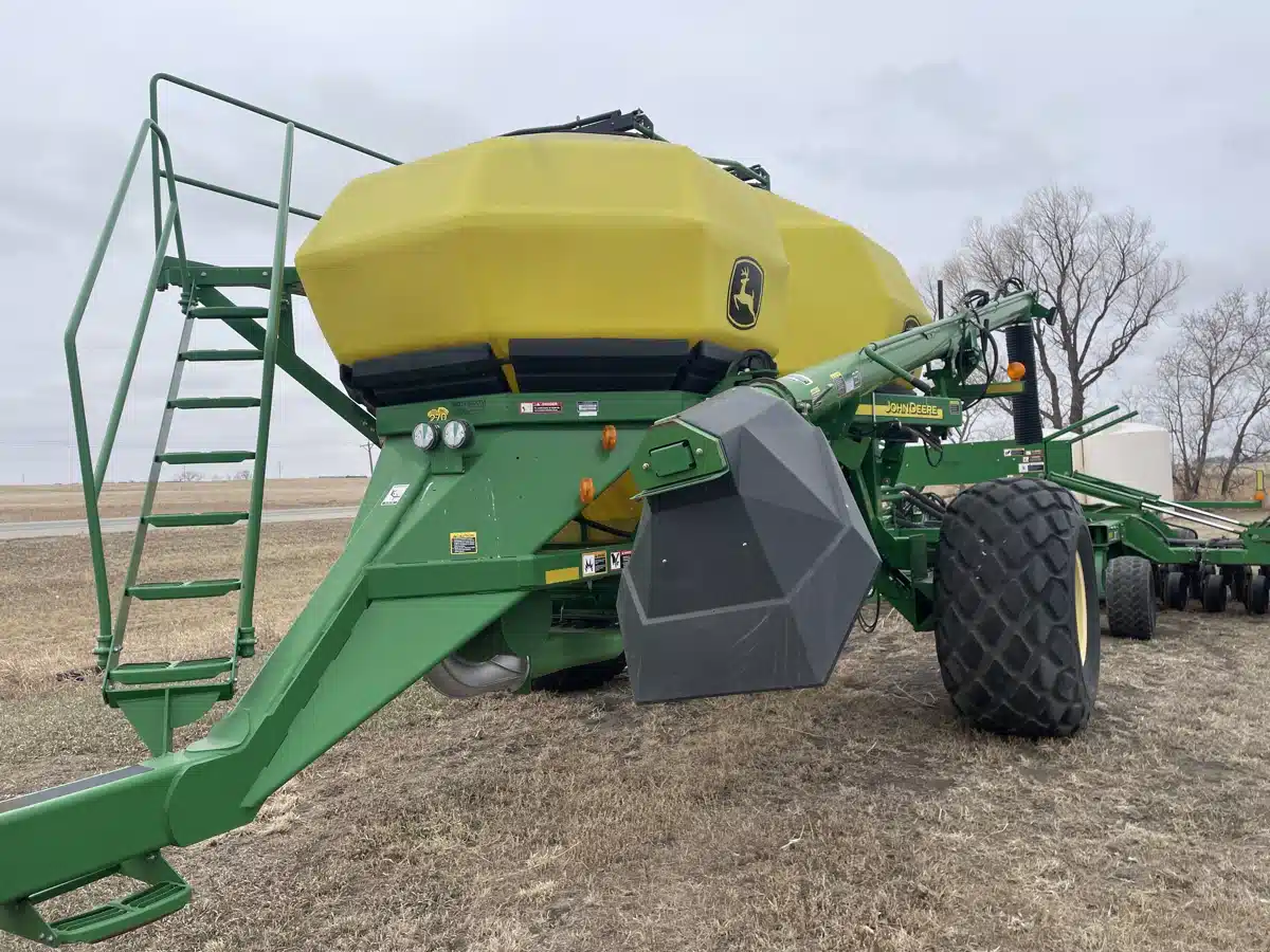 Gallery image 2 for Used 2010 John Deere 1890 Air Drill