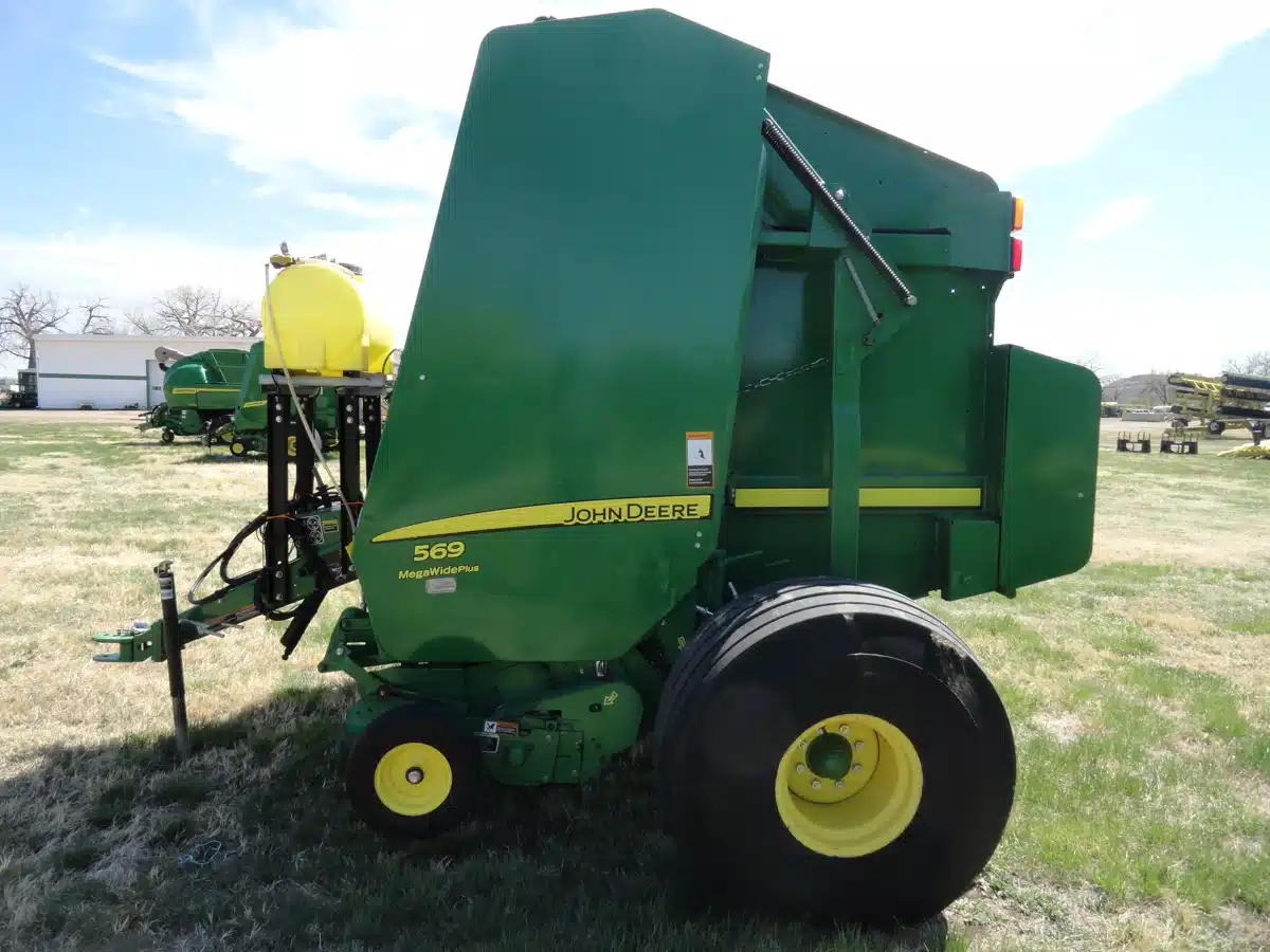 Gallery image 2 for Used 2013 John Deere 569 Round Baler