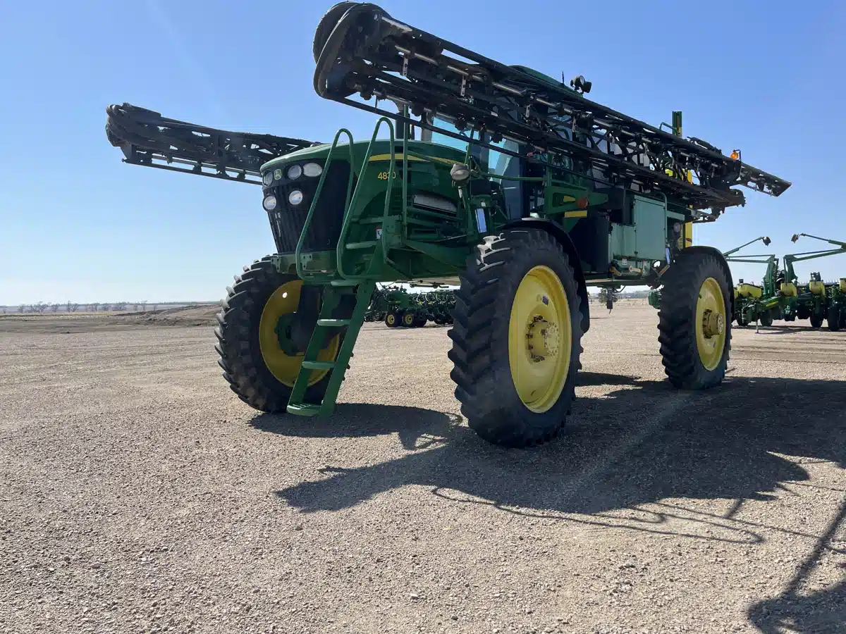 Gallery image 2 for Used 2008 John Deere 4830 Sprayer - Self Propelled