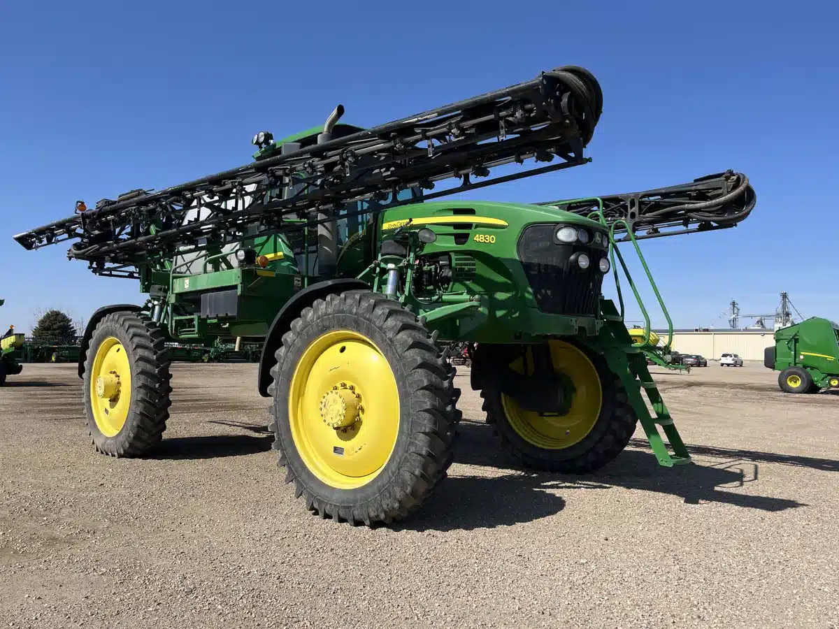 Gallery image 1 for Used 2008 John Deere 4830 Sprayer - Self Propelled