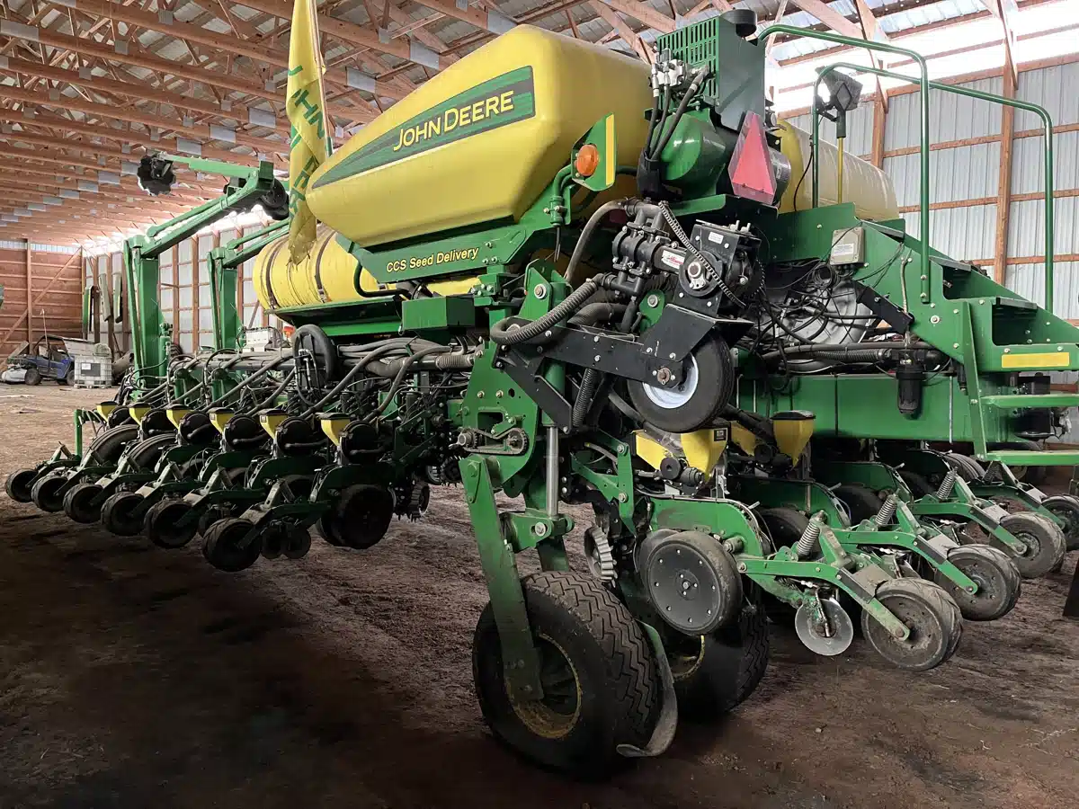 Gallery image 1 for Used 2013 John Deere 1770NT CCS Planter
