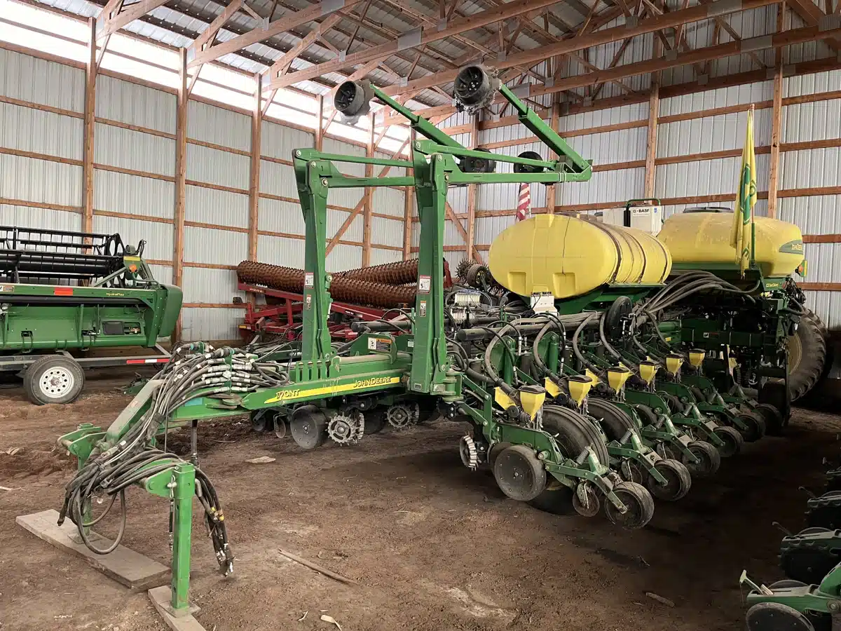 Gallery image 2 for Used 2013 John Deere 1770NT CCS Planter