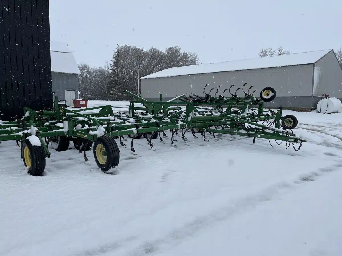 Gallery image 2 for Used 2005 John Deere 2210 Cultivator