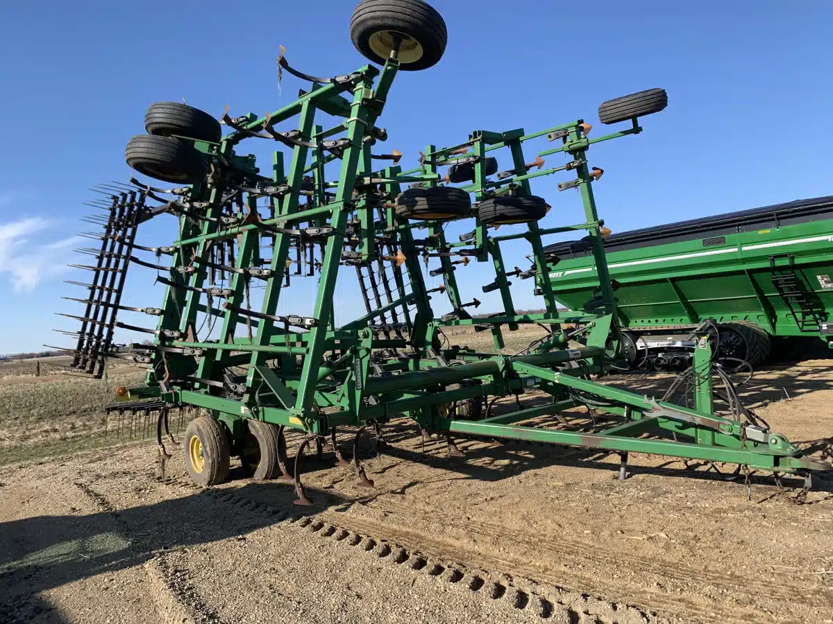 Gallery image 1 for Used 2005 John Deere 2210 Cultivator