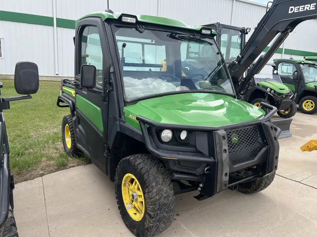 Gallery image 1 for Used 2022 John Deere XUV 835R Utility Vehicle