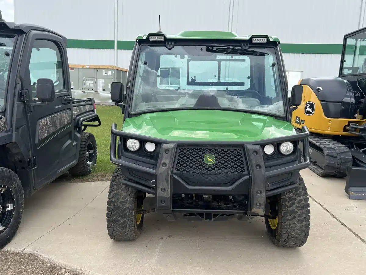 Gallery image 2 for Used 2022 John Deere XUV 835R Utility Vehicle
