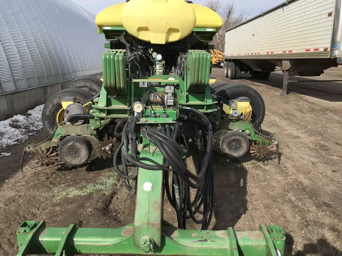 Gallery image 2 for Used 2008 John Deere 1770NT CCS Planter