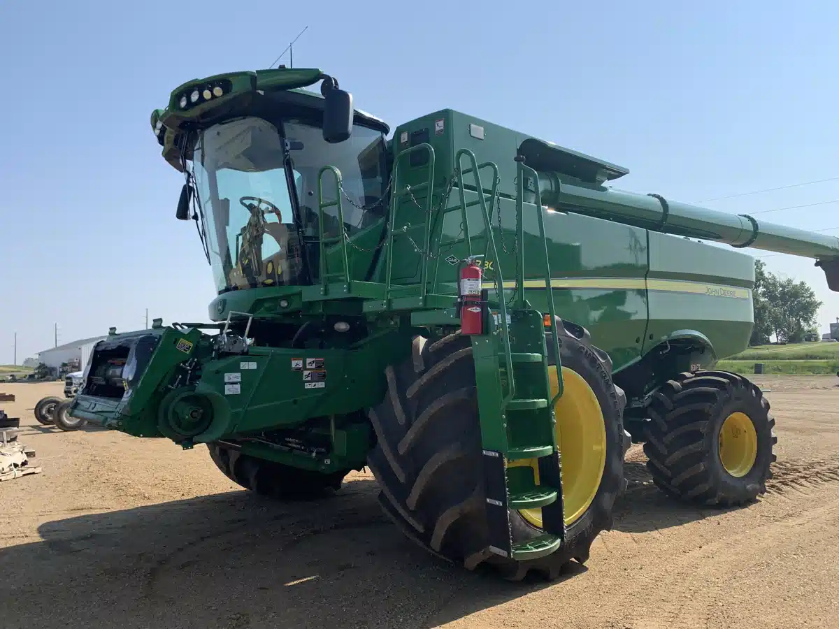 Gallery image 2 for Used 2021 John Deere S780 Combine