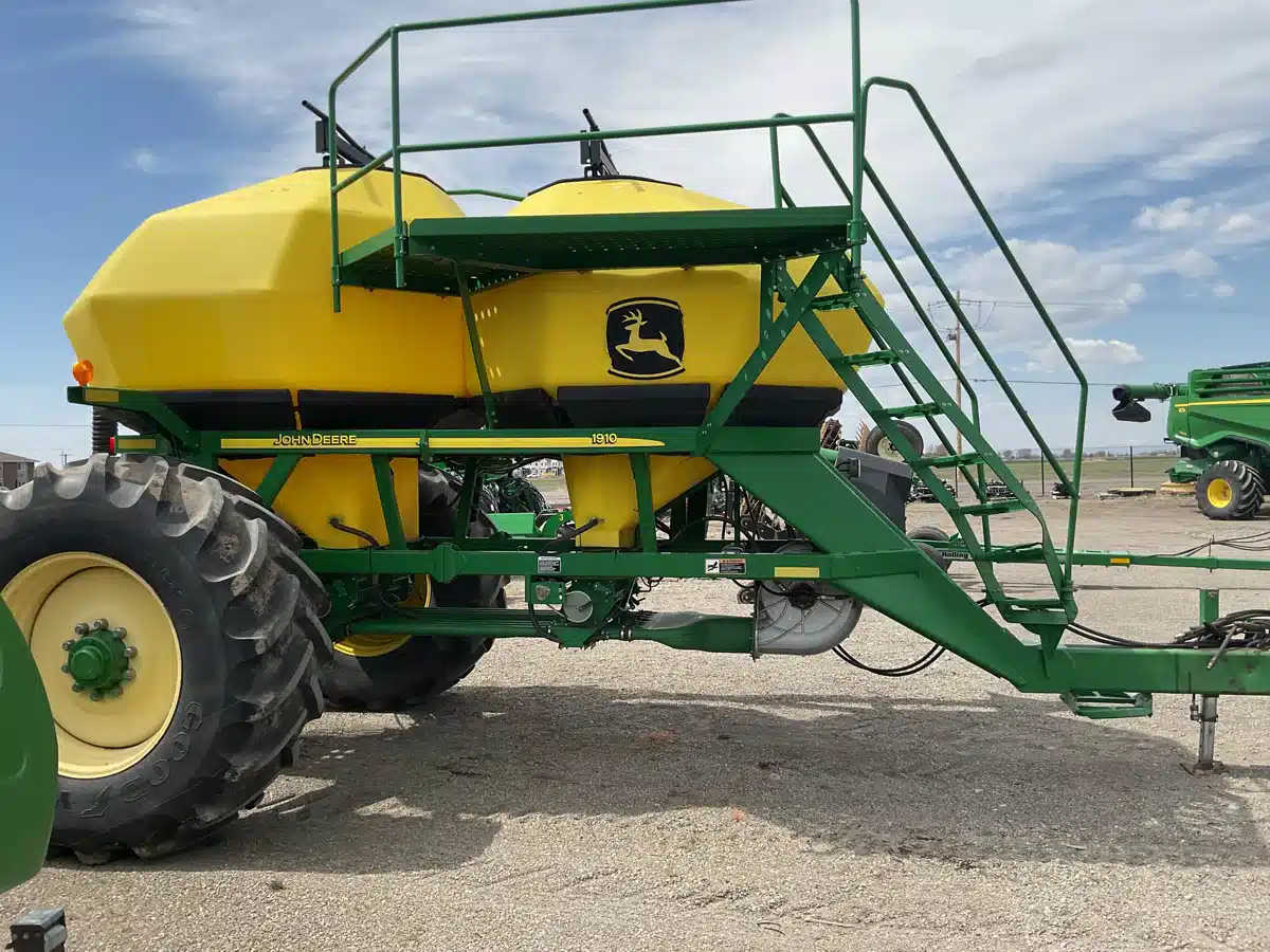 Gallery image 2 for Used 2008 John Deere 730 Air Drill
