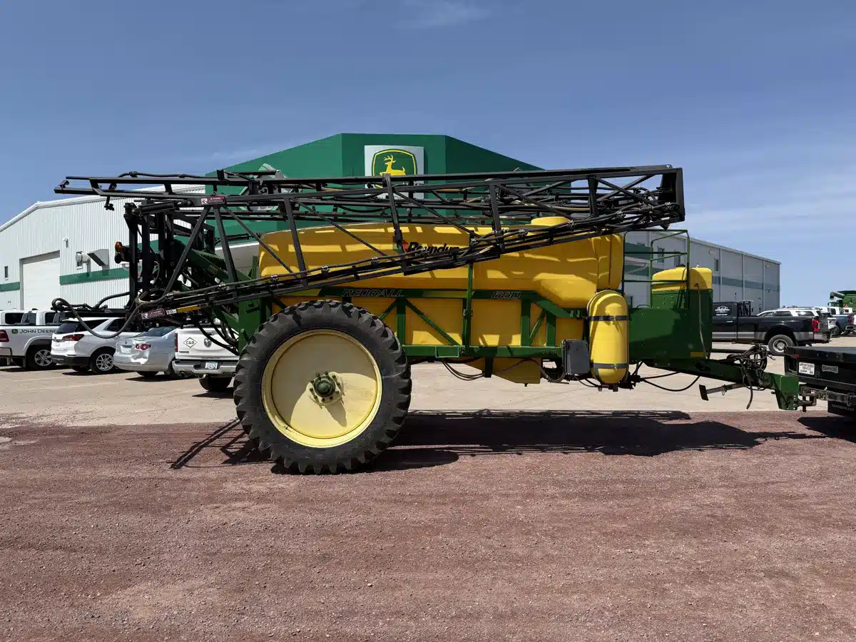 Used 2004 Redball 680 Sprayer - Pull Type