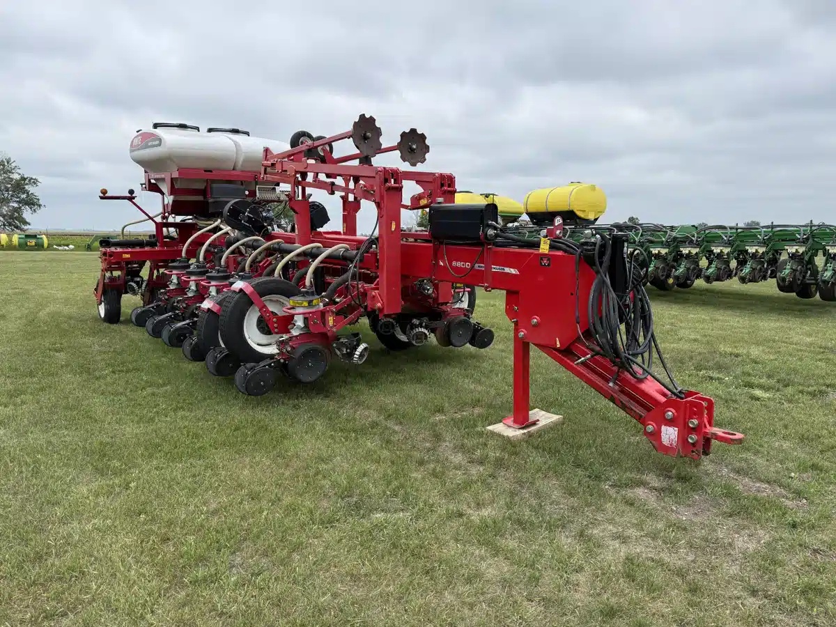 Gallery image 1 for Used 2013 Oliver 8800 Planter