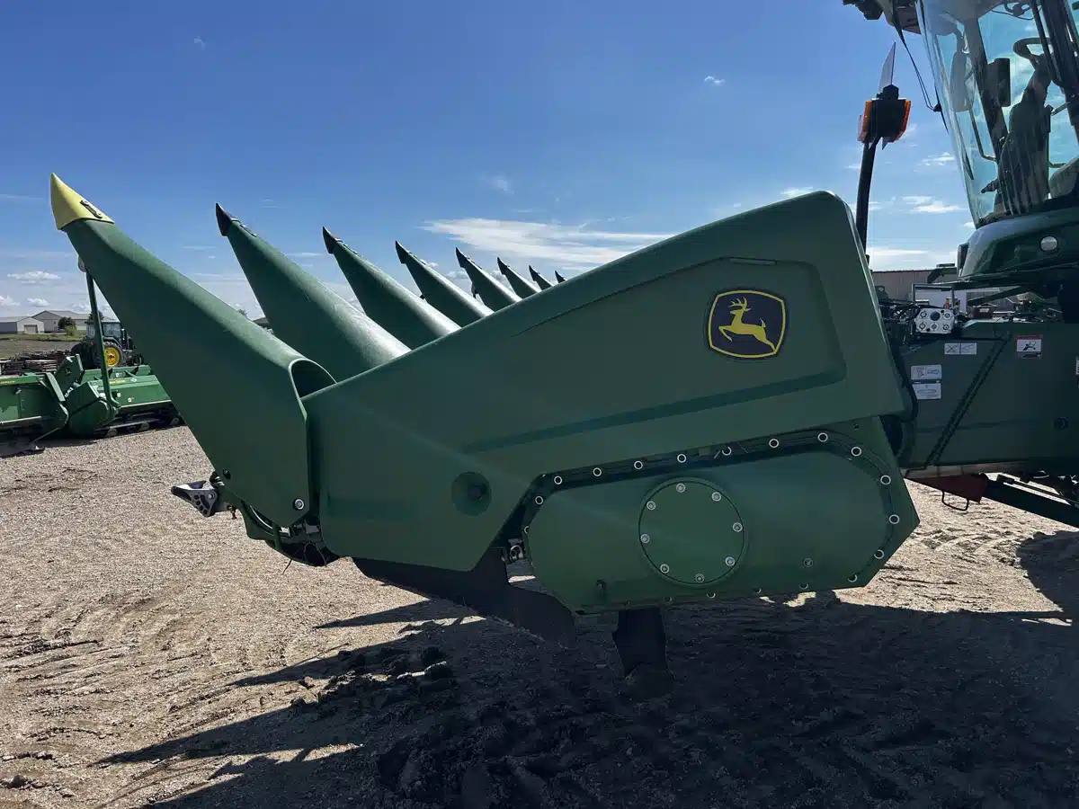 Gallery image 2 for Used 2022 John Deere C8R Header - Row Crop