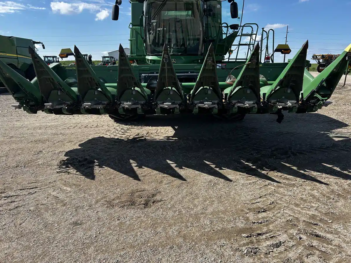 Gallery image 1 for Used 2022 John Deere C8R Header - Row Crop